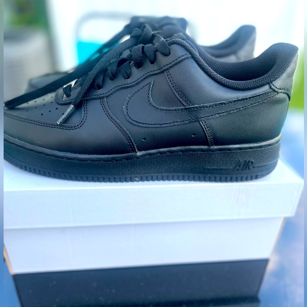Black Nike’s